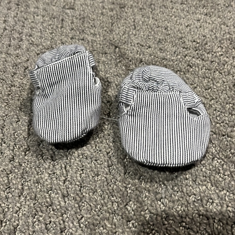 Tommy Bahama Dinosaur Romper 3-6M set - Picture 3 of 4